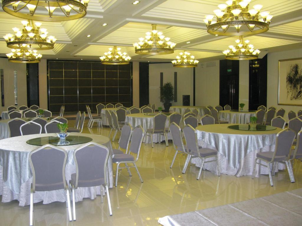 Beijing Rainbow Hotel Exterior photo