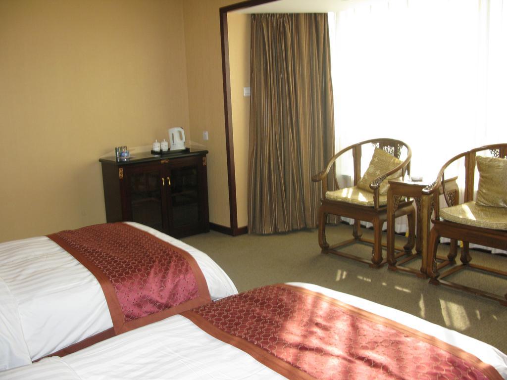 Beijing Rainbow Hotel Room photo
