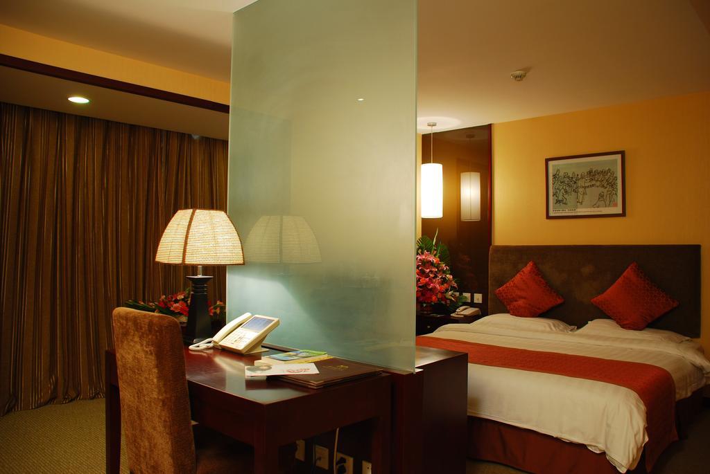 Beijing Rainbow Hotel Room photo